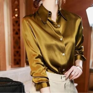 NWOT Button up satin Blouse with roll up sleeve size M